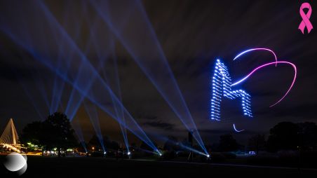 Spectacle de drones à Strasbourg dans le cadre d'octobre rose.